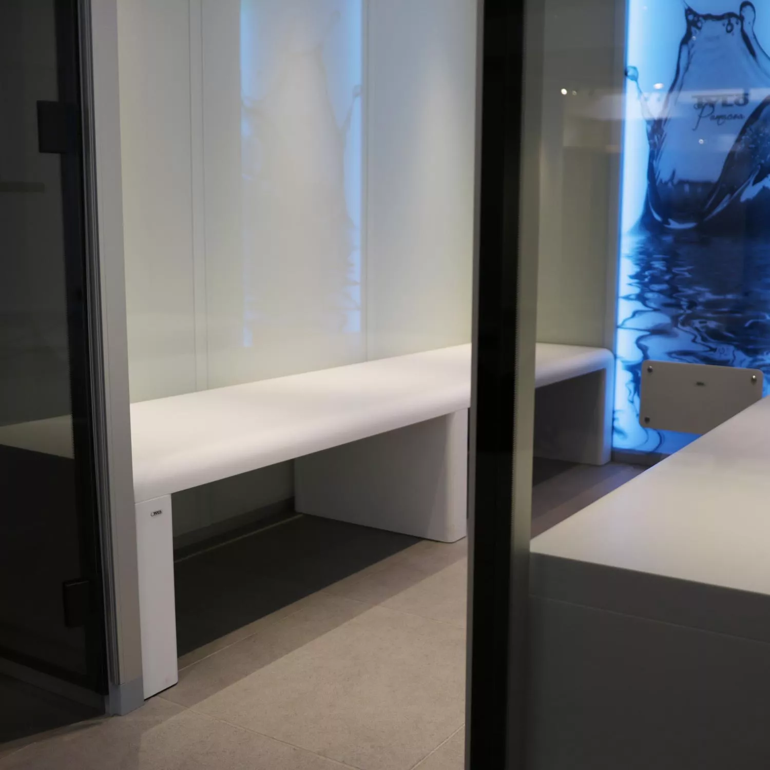 tylo-corian-dampfbad-bank-beispiel Tylö Corian Dampfbad Bank - 1545 x 600 x 450 mm
