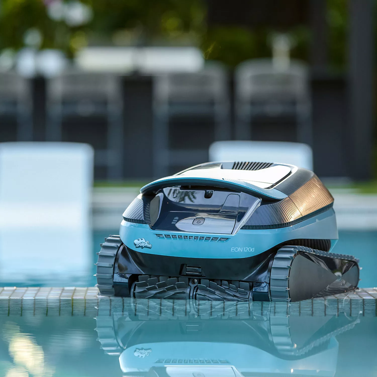 akku-poolroboter-dolphin-eon-120d-auf-beckenrand Poolroboter Dolphin EON 120d