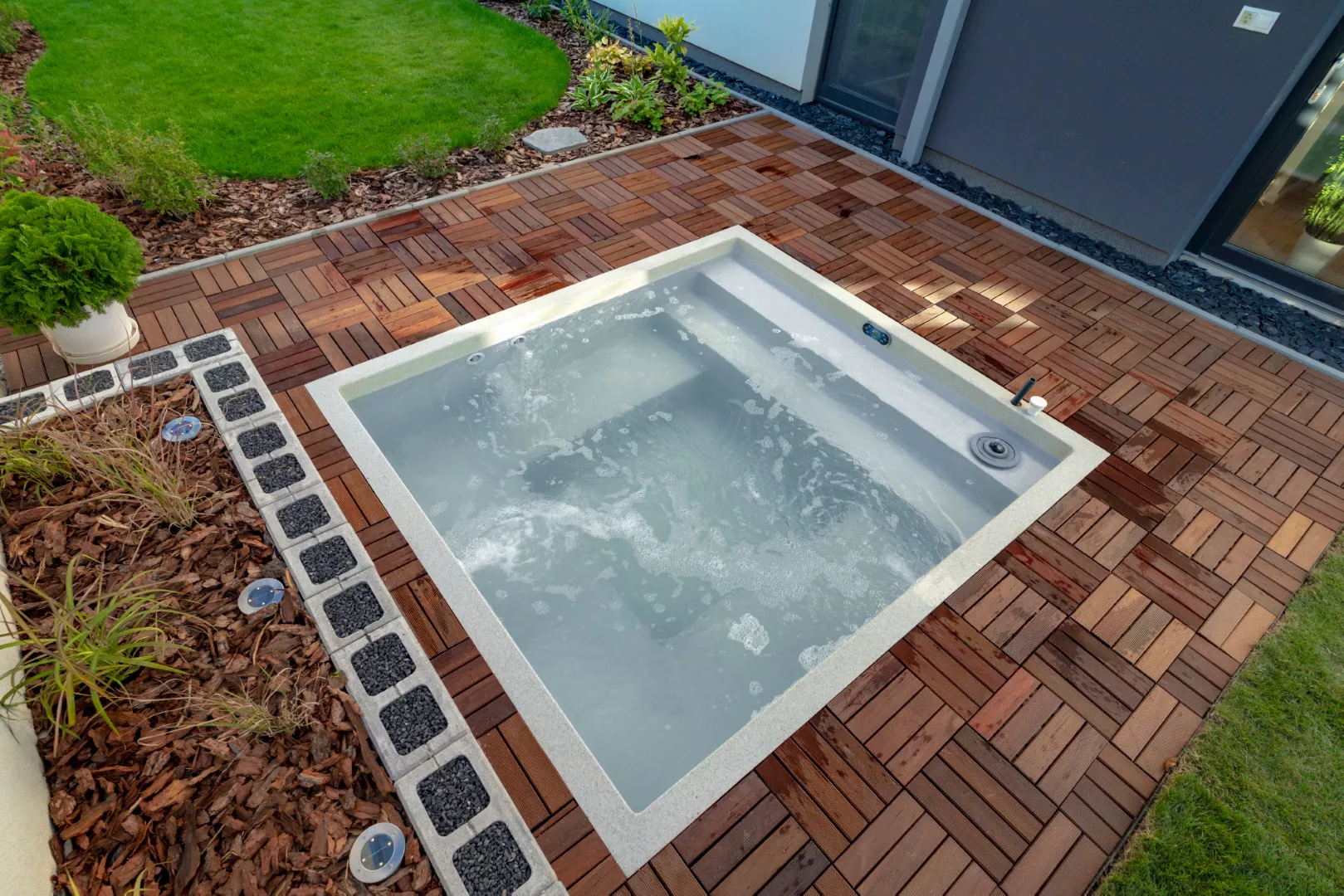 GFK-Fertigbeckenset-Thalia-SQ_1 Novacomet Thalia SQ 250 GFK-Fertigbeckenset