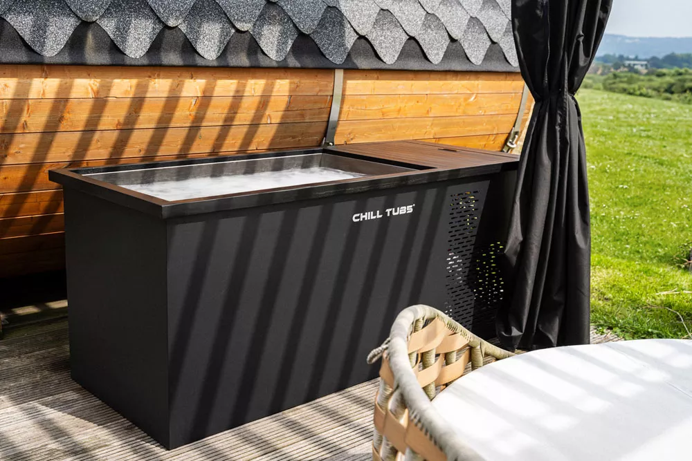 Chill Tub neben Fasssauna