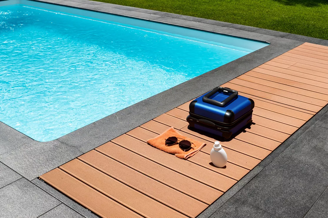 Pool Urlaubfest machen. Urlaubpflege.