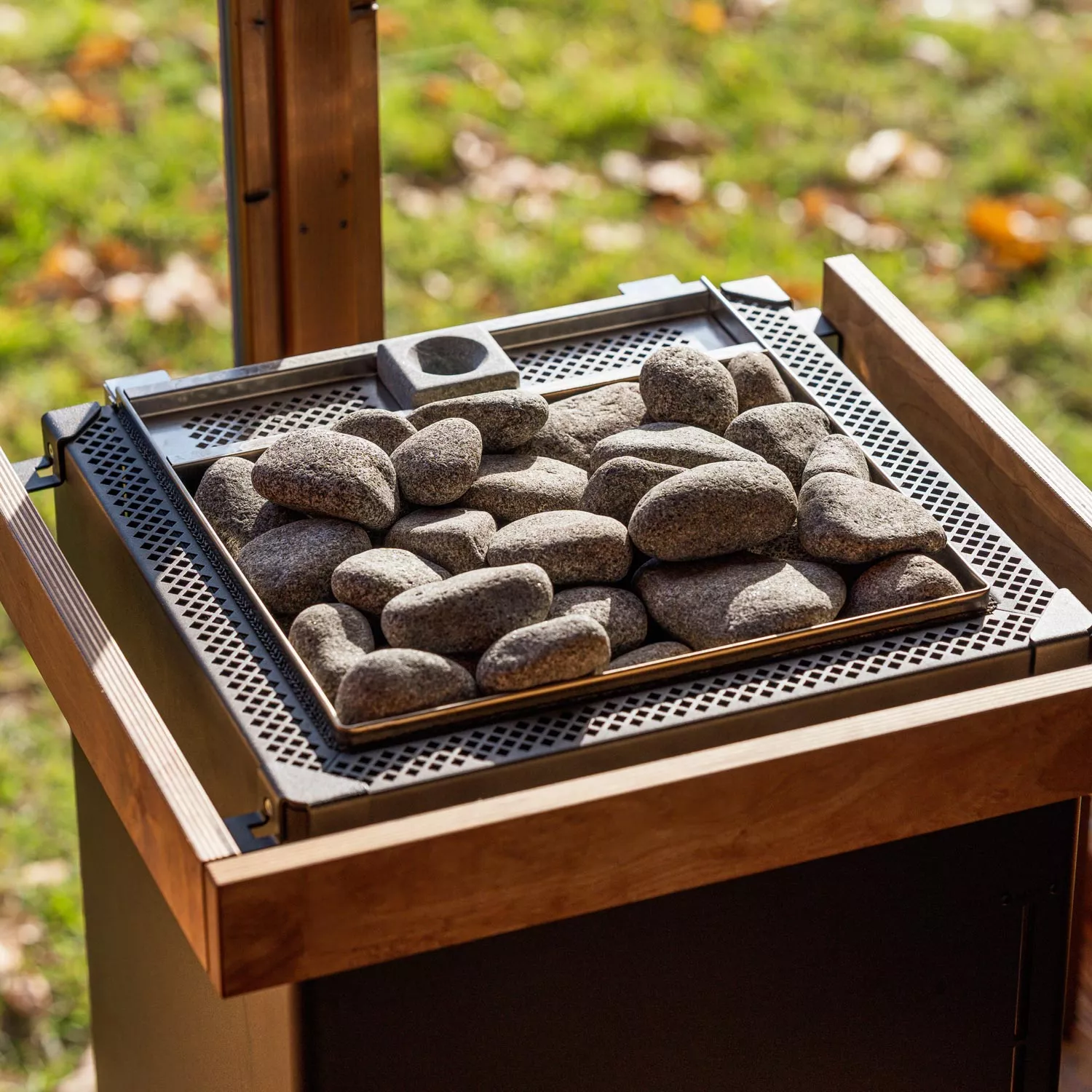 huum-core-wall-mini-combi-holzreling-oben HUUM Core Wall Mini Combi Holzreling
