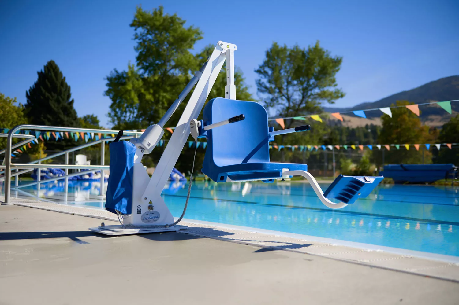 Poollift_Admiral_Pool_Lift_mit_Verankerung_3 Poollift Admiral Pool Lift mit Verankerung